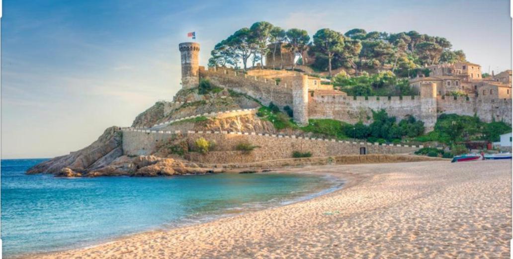 Apartamento Con Terraza Y Piscina En Malgrat De Mar Bagian luar foto